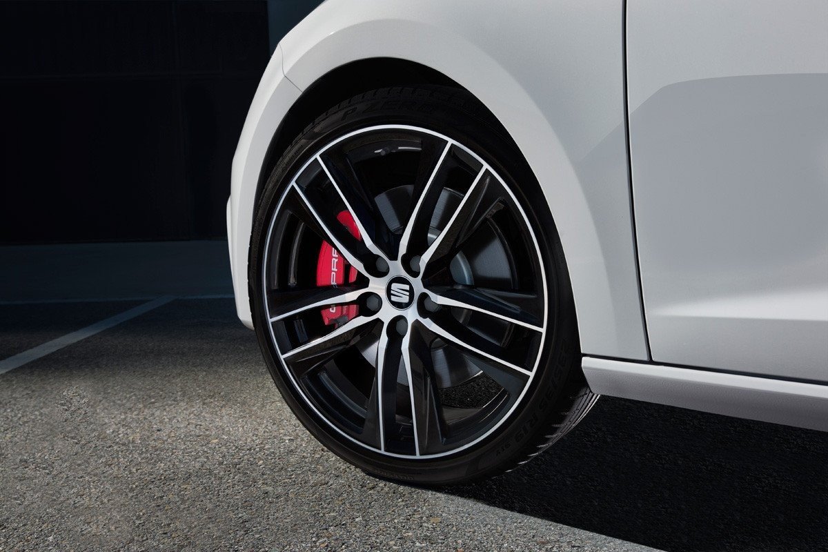 Seat León Cupra 300 CV: casi de carreras desde 34.000 €