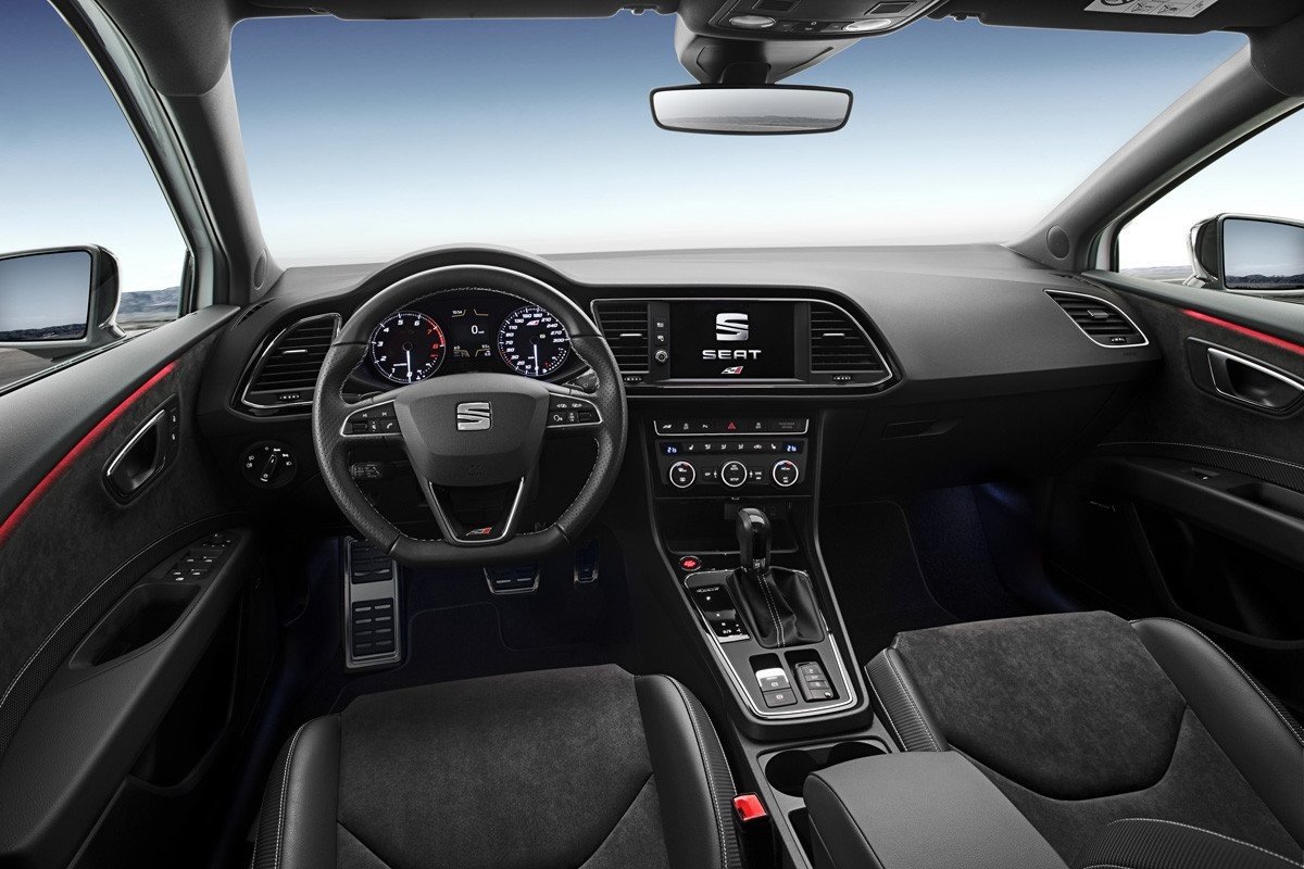 Seat León Cupra 300 CV: casi de carreras desde 34.000 €
