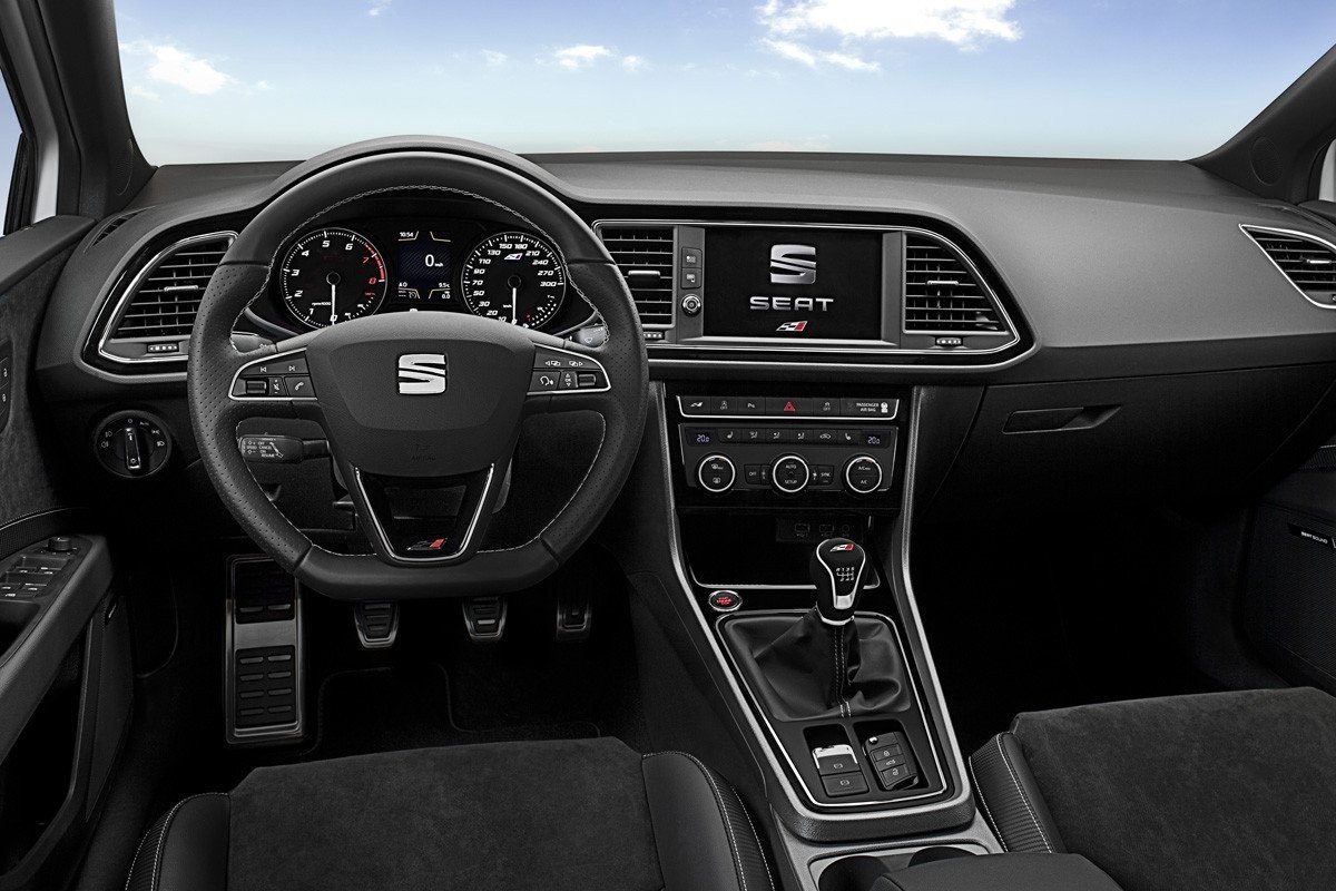 Seat León Cupra 300 CV: casi de carreras desde 34.000 €