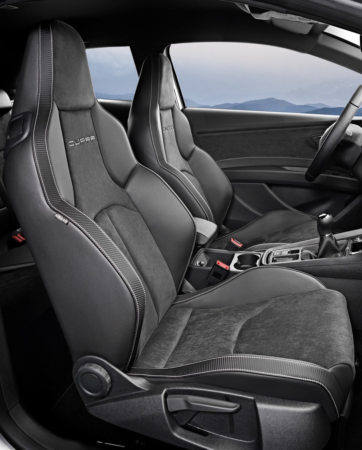 Seat León Cupra 300 CV: casi de carreras desde 34.000 €