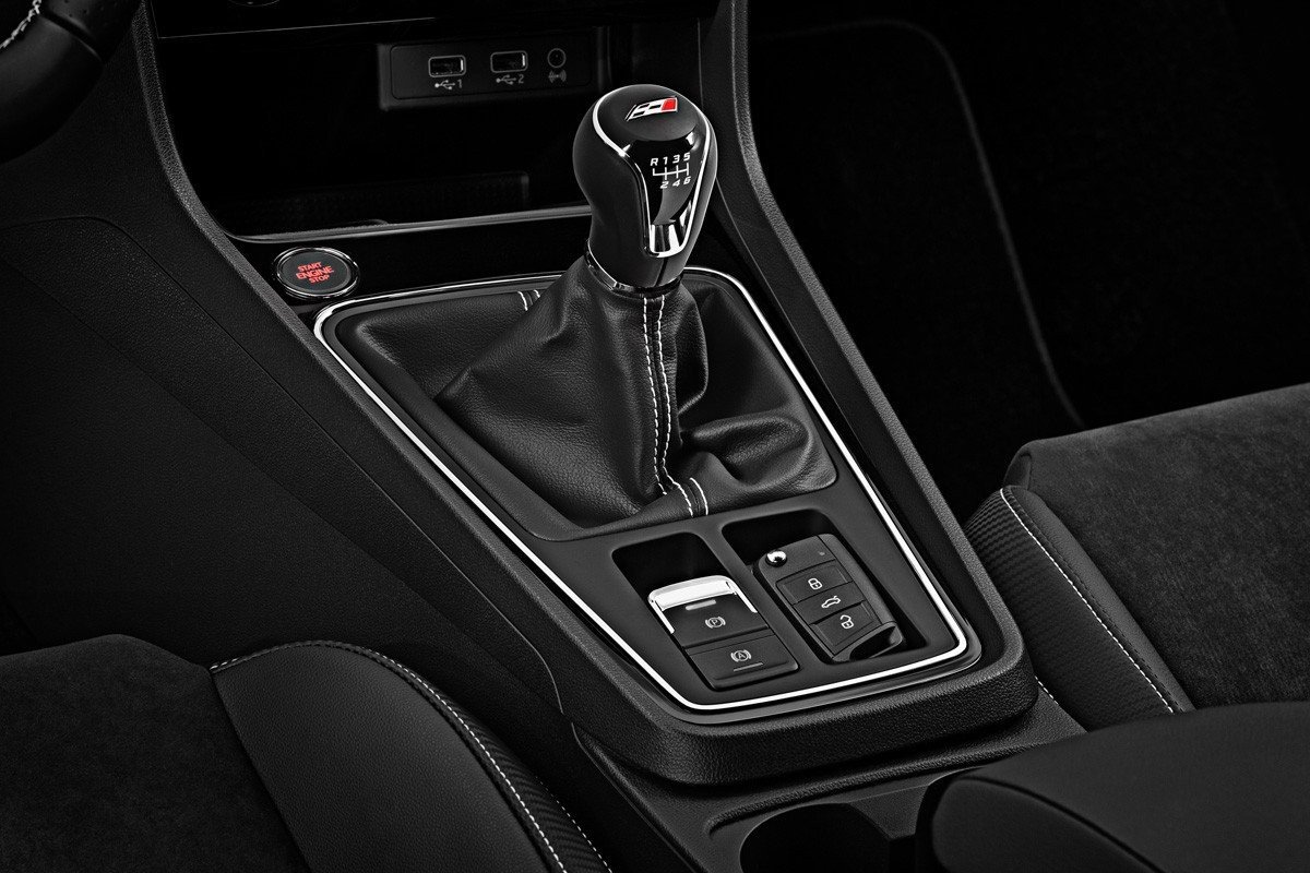 Seat León Cupra 300 CV: casi de carreras desde 34.000 €