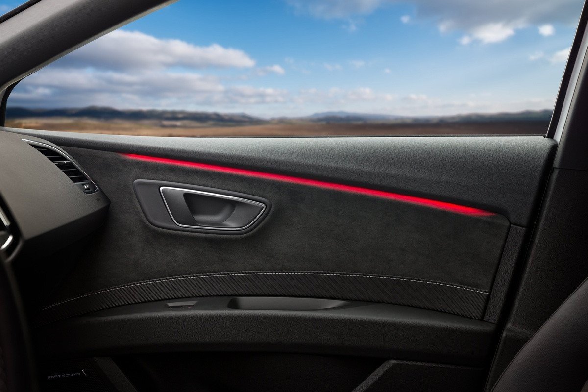 Seat León Cupra 300 CV: casi de carreras desde 34.000 €