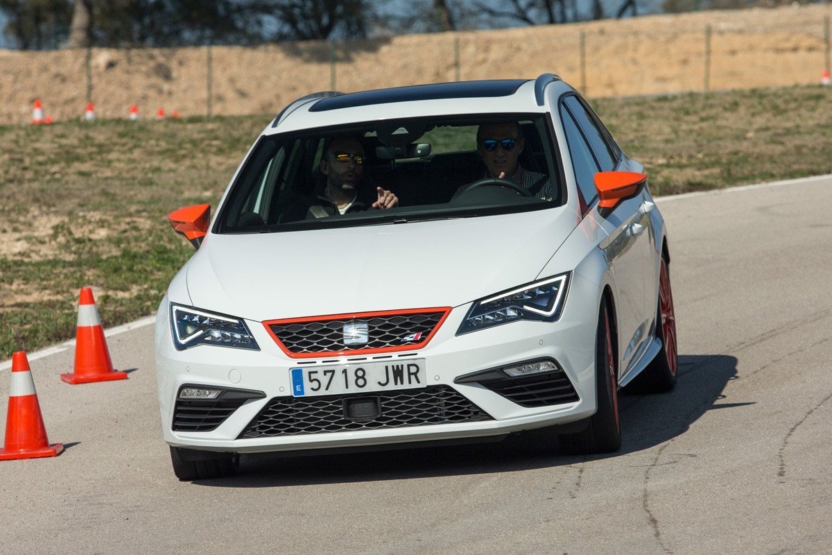 Seat León Cupra 300 CV: casi de carreras desde 34.000 €