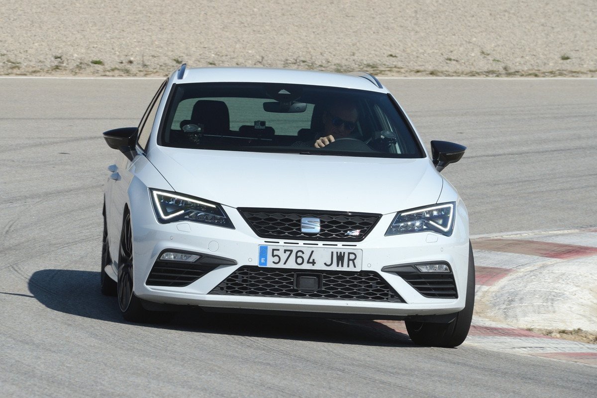 Seat León Cupra 300 CV: casi de carreras desde 34.000 €