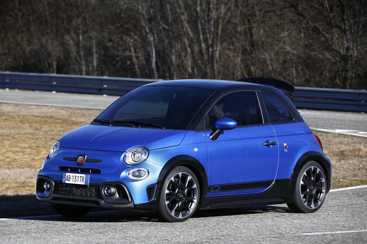 Nuevo Abarth 695 Tributo 131 Rally: una edición limitada homenaje a los rallyes de los 70