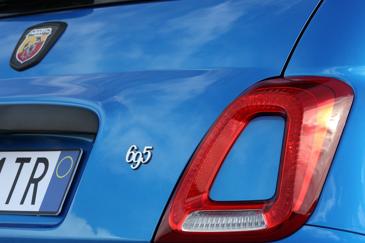 Nuevo Abarth 695 Tributo 131 Rally: una edición limitada homenaje a los rallyes de los 70