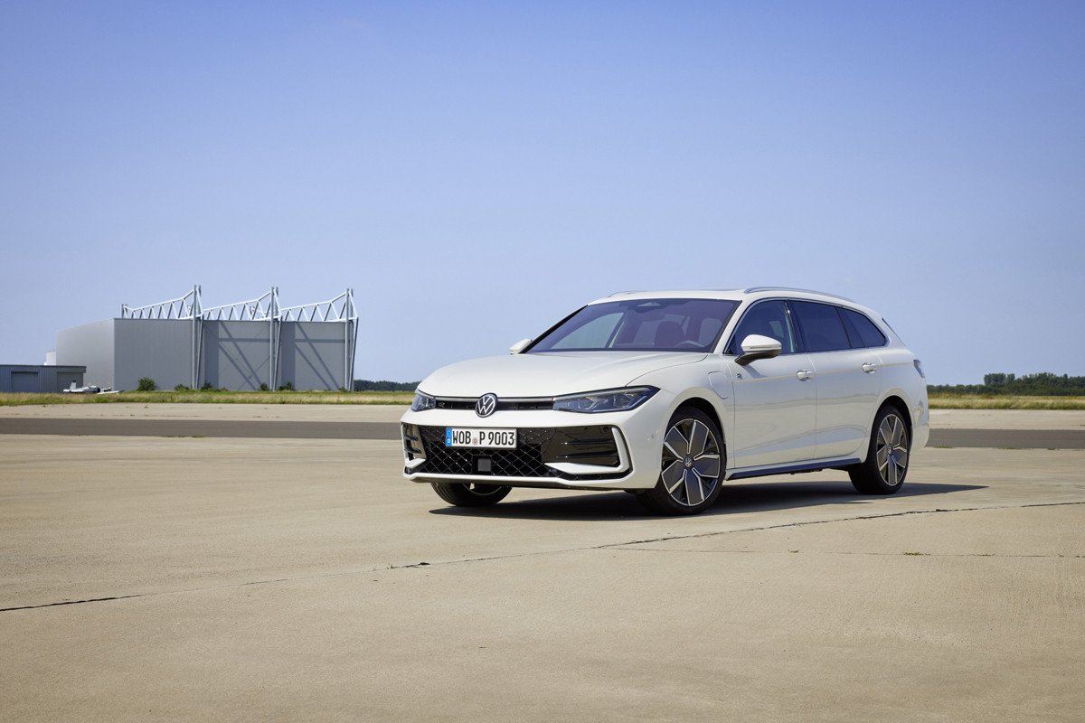 Primeras imágenes del próximo Volkswagen Passat y sólo en versión familiar Variant