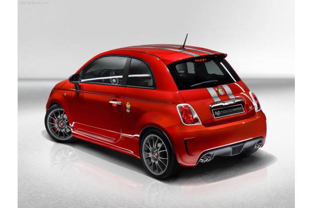 Abarth 695 “Tributo Ferrari”: Un Ferrari “Micromachine” se presenta en Frankfurt