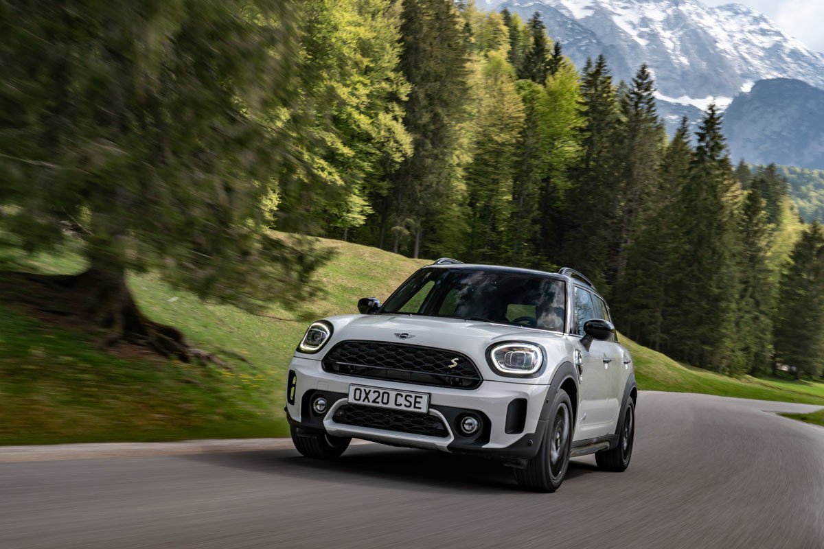 Comparativa Mini Countryman SE y BMW X1 xDrive25e: duelo de híbridos enchufables