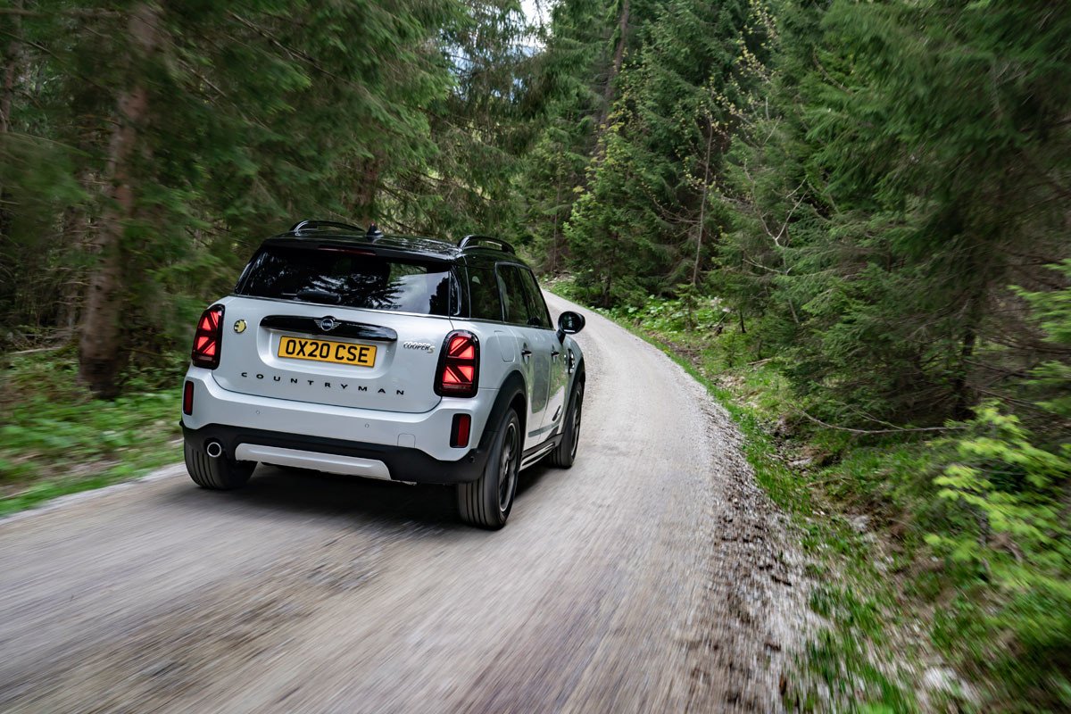 Comparativa Mini Countryman SE y BMW X1 xDrive25e: duelo de híbridos enchufables