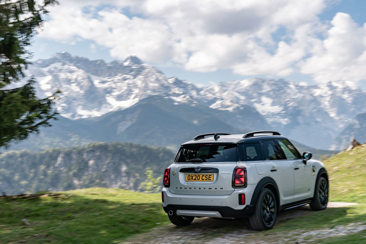 Comparativa Mini Countryman SE y BMW X1 xDrive25e: duelo de híbridos enchufables