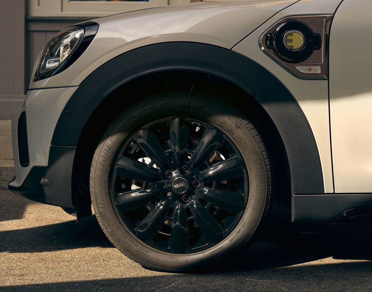 Comparativa Mini Countryman SE y BMW X1 xDrive25e: duelo de híbridos enchufables