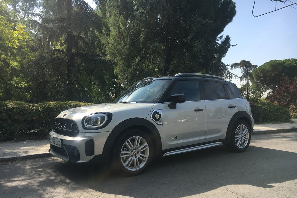 Comparativa Mini Countryman SE y BMW X1 xDrive25e: duelo de híbridos enchufables