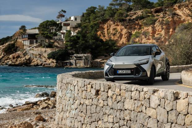Prueba y opinión del nuevo Toyota C-HR 2024: precios, medidas y todo lo que mejora