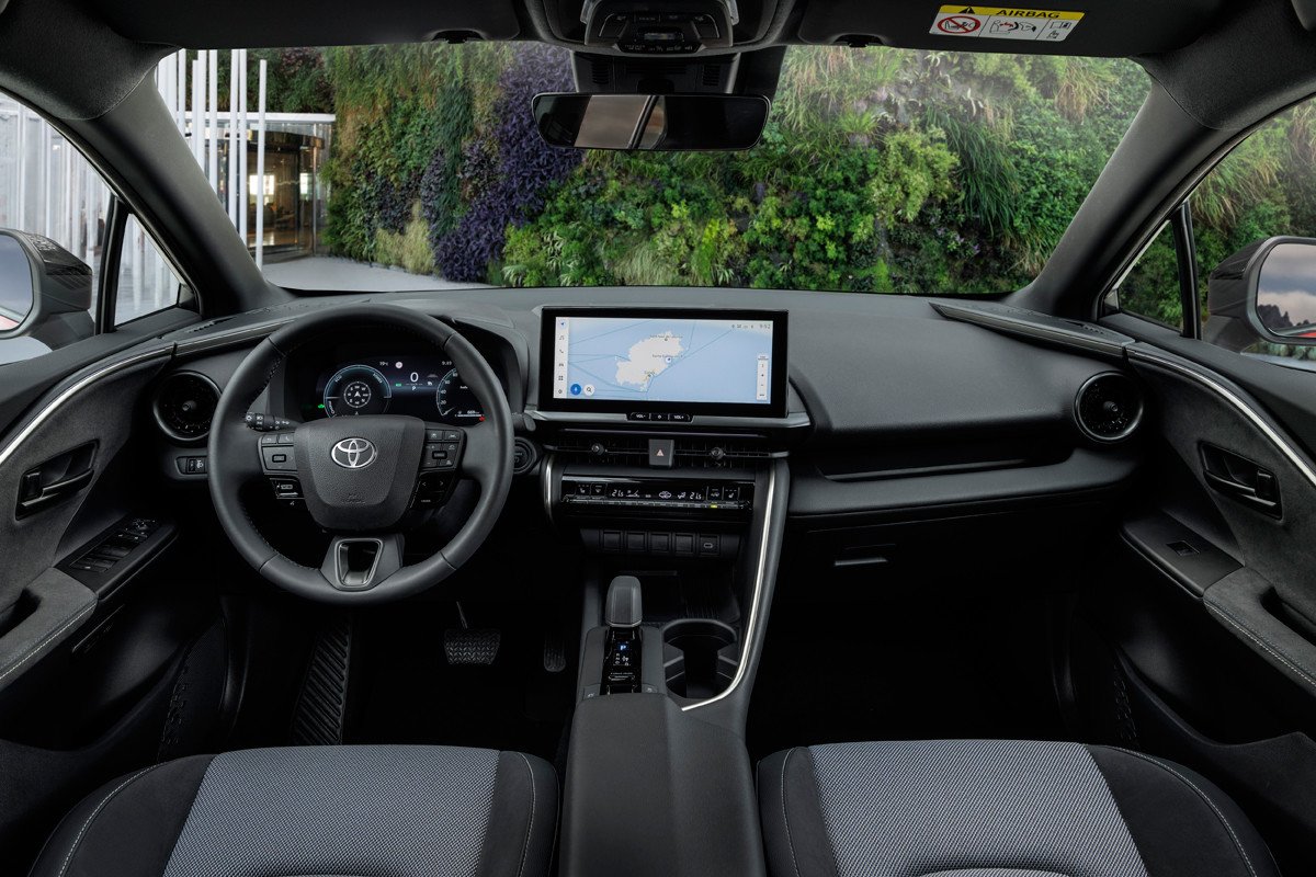 Prueba y opinión del nuevo Toyota C-HR 2024: precios, medidas y todo lo que mejora