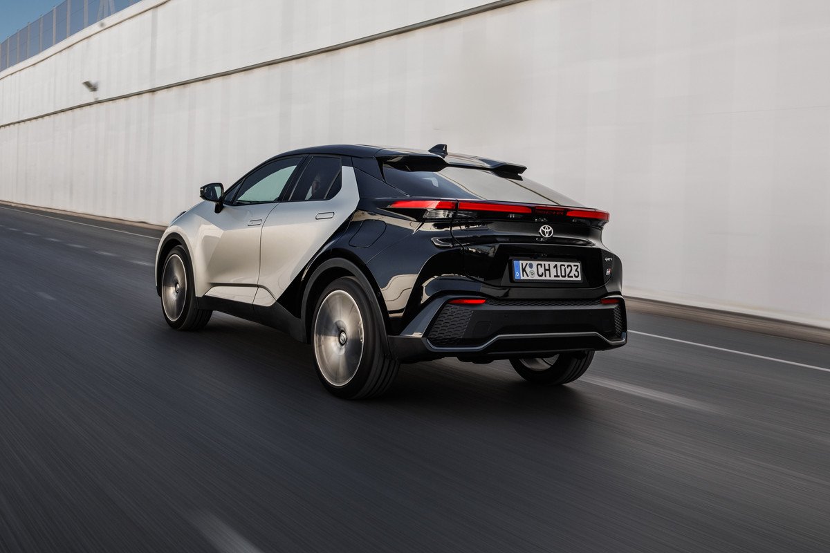 Prueba y opinión del nuevo Toyota C-HR 2024: precios, medidas y todo lo que mejora