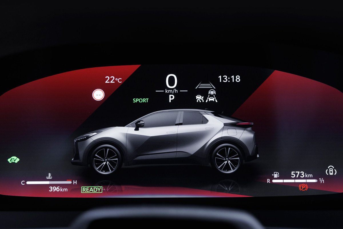 Prueba y opinión del nuevo Toyota C-HR 2024: precios, medidas y todo lo que mejora