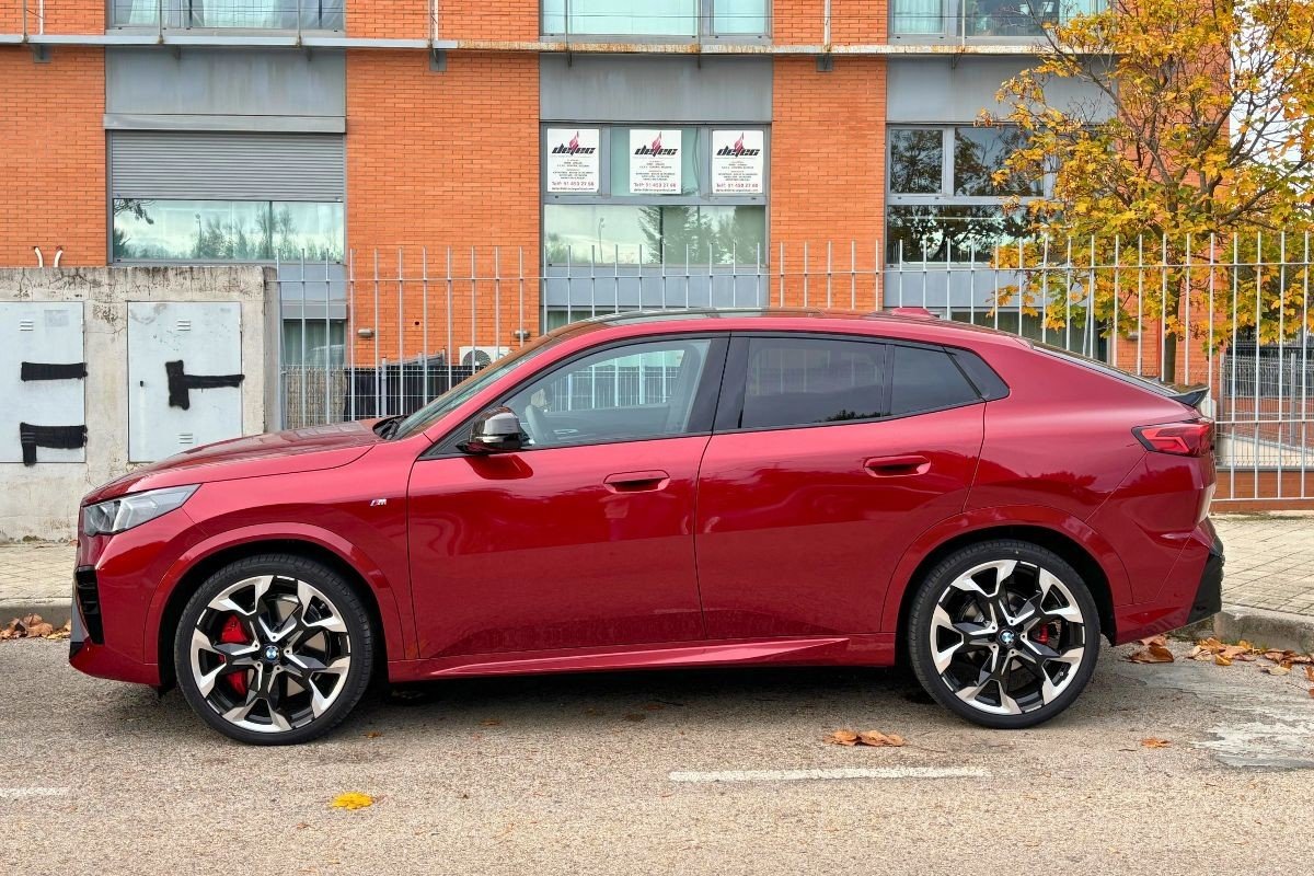 Lateral BMW X2