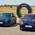 Cual comprar: ¿Mini John Cooper Works eléctrico o de gasolina? Lo decidimos en los karts