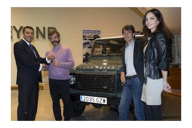 Eugenia Silva y Tommy Robredo donan su Land Rover Defender