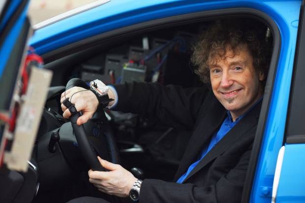 Cómprate un coche deportivo y sé feliz