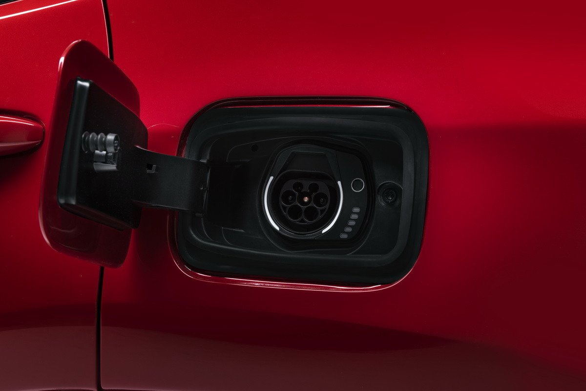 El Jeep Compass tendrá versión híbrida enchufable y acabado S