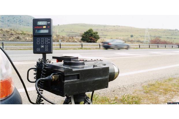 ¿Me pueden multar por ir a 121 Km/h?