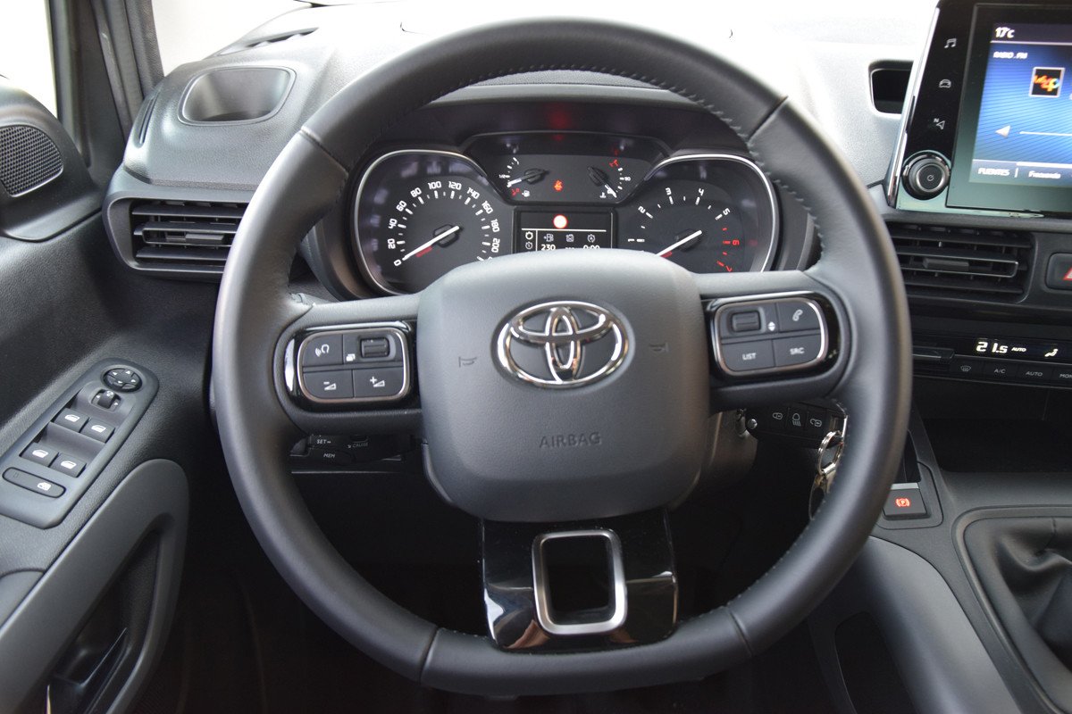 Prueba y opinión del Toyota Proace City Verso: un monovolumen muy capaz