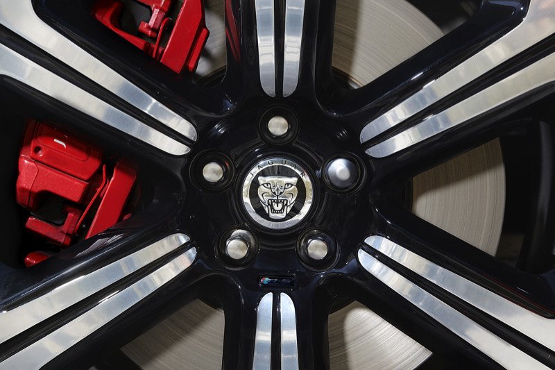Jaguar XFR-S: el felino afila sus garras