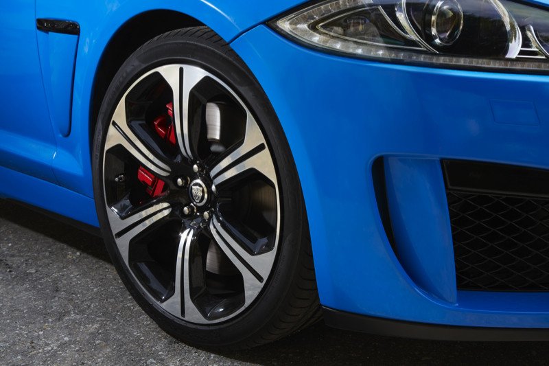 Jaguar XFR-S: el felino afila sus garras