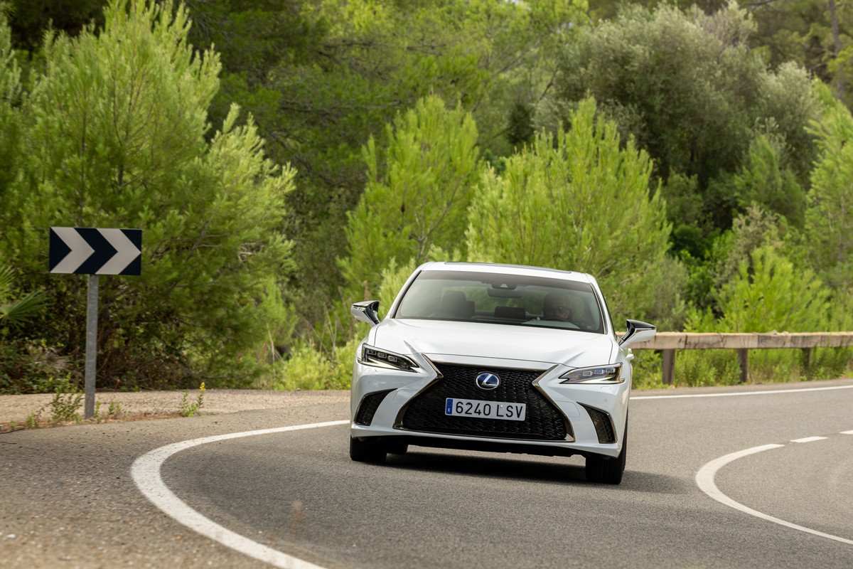 Prueba del nuevo Lexus ES: cómo va, opinión y precios 