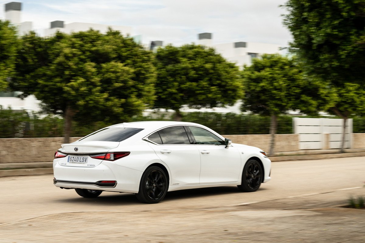 Prueba del nuevo Lexus ES: cómo va, opinión y precios 