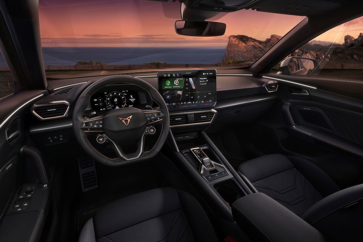 Top 10 coches híbridos enchufables con más autonomía eléctrica en 2025