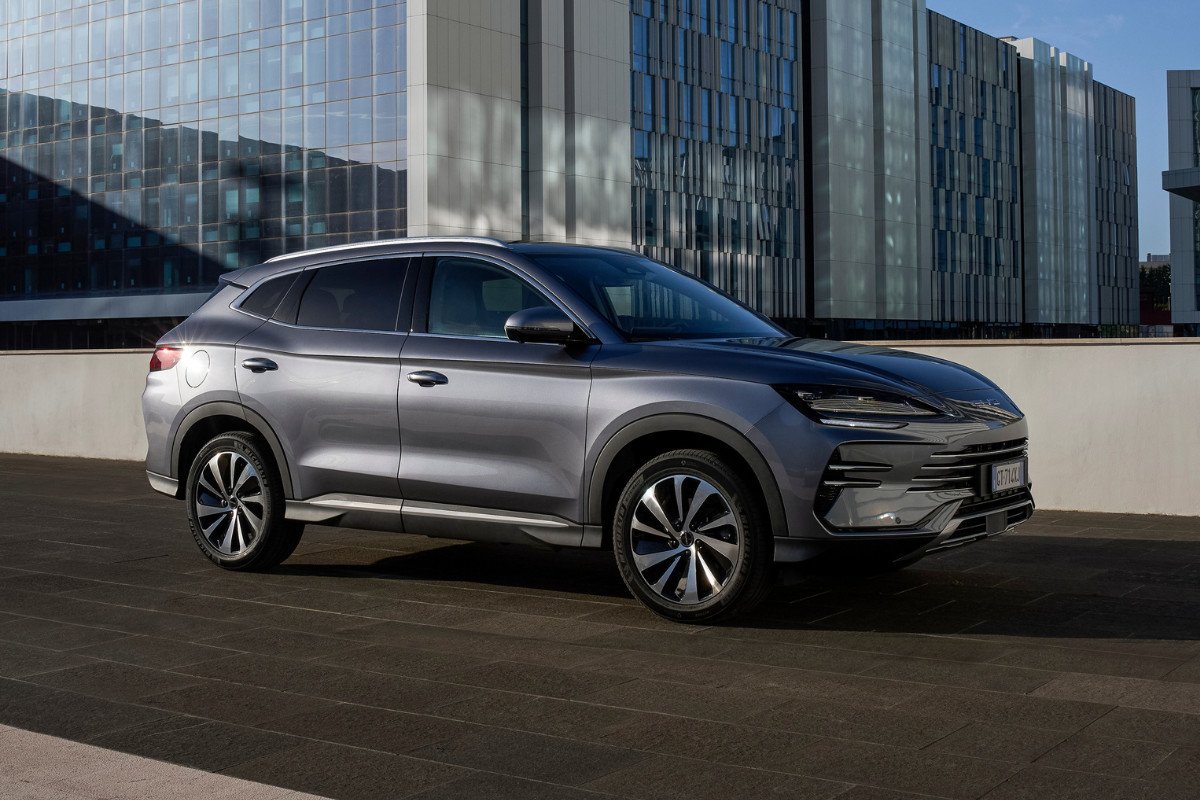 Top 10 coches híbridos enchufables con más autonomía eléctrica en 2025