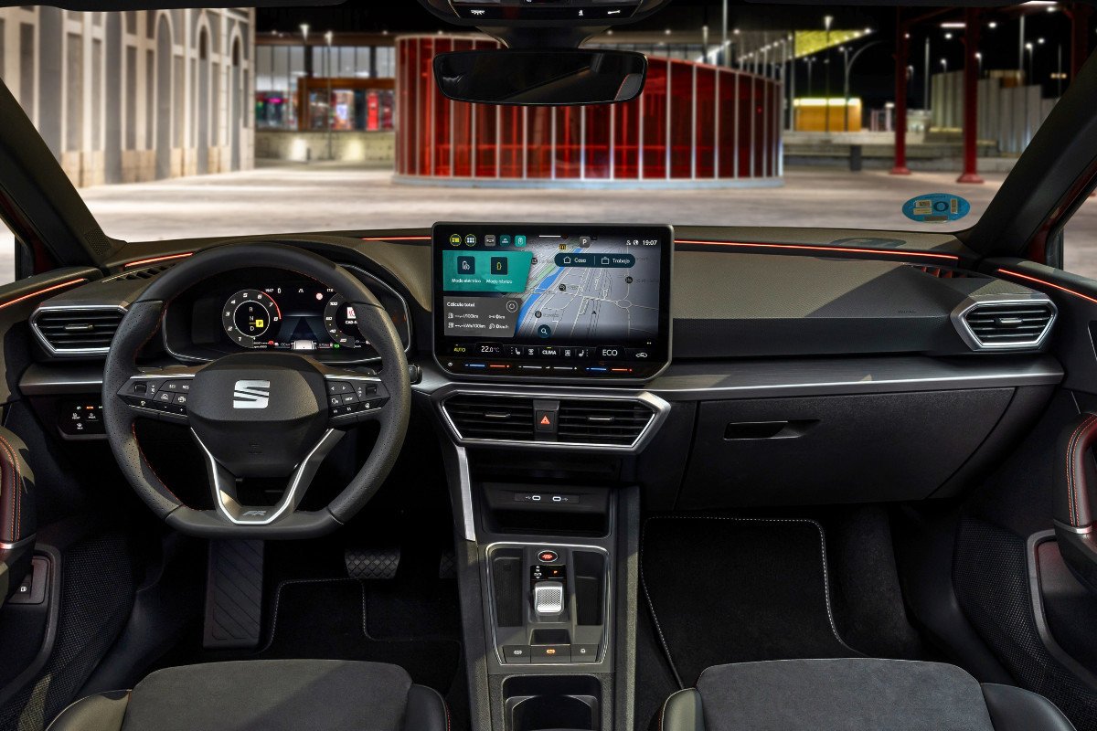 Top 10 coches híbridos enchufables con más autonomía eléctrica en 2025