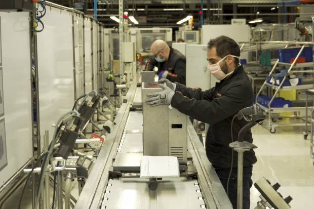Seat pasa de fabricar coches a respiradores para luchar contra el coronavirus