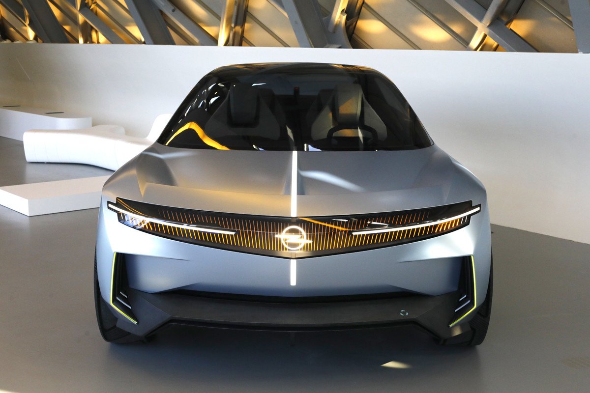 Opel exhibe su último prototipo Experimental en el Mobility City de Zaragoza