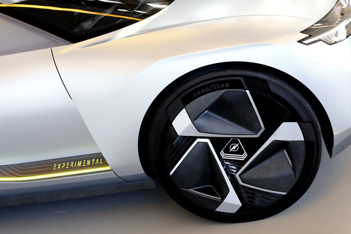 Opel exhibe su último prototipo Experimental en el Mobility City de Zaragoza