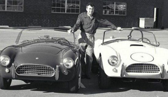Muere Carroll Shelby, leyenda del motor y creador del Cobra