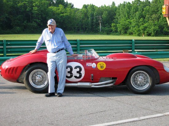 Muere Carroll Shelby, leyenda del motor y creador del Cobra