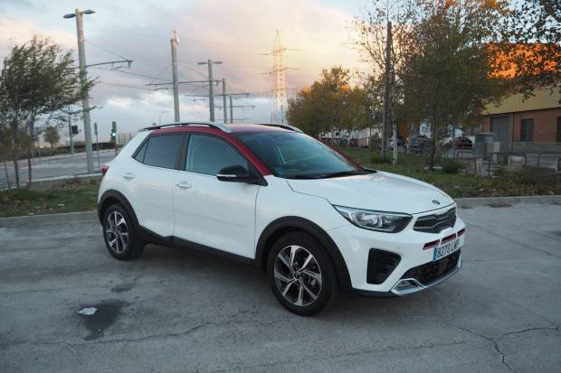 Prueba y opinión del Kia Stonic: precio, comportamiento y comparativa frente al Rio