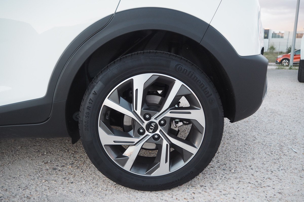 Prueba y opinión del Kia Stonic: precio, comportamiento y comparativa frente al Rio
