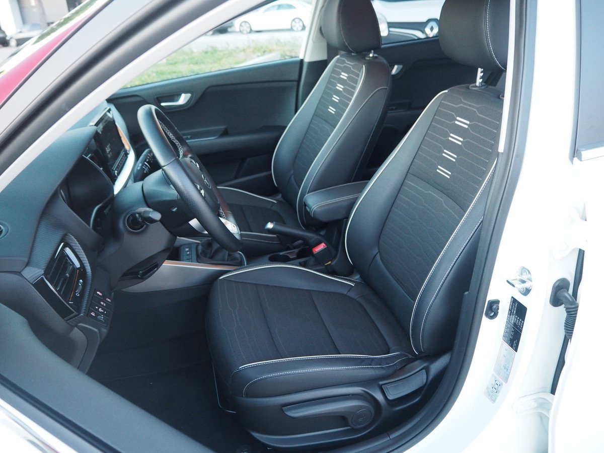 Prueba y opinión del Kia Stonic: precio, comportamiento y comparativa frente al Rio