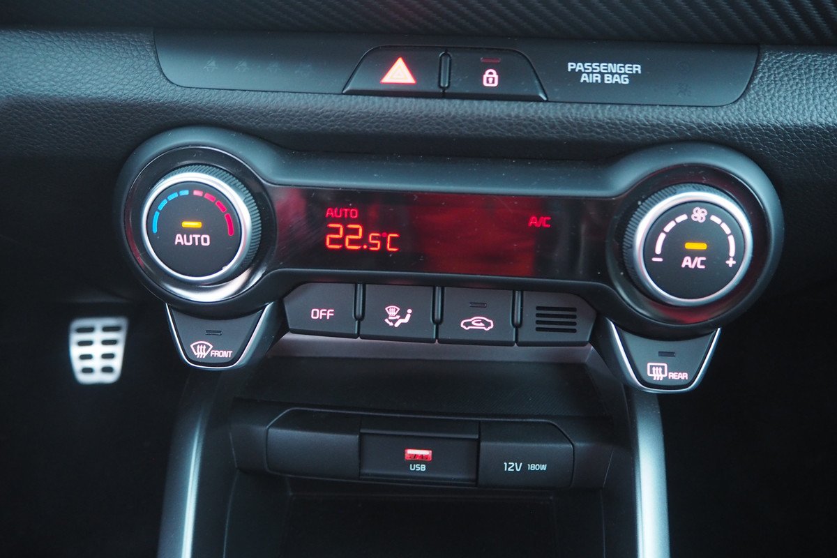 Prueba y opinión del Kia Stonic: precio, comportamiento y comparativa frente al Rio