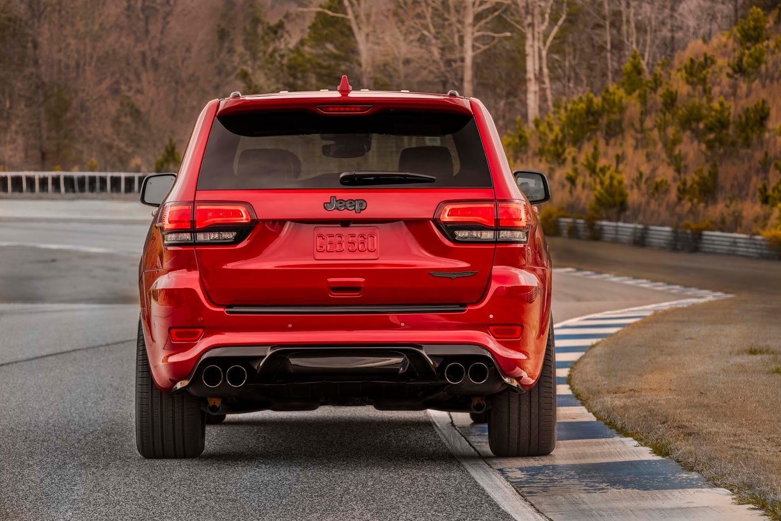 Jeep Grand Cherokee Trackhawk: motor V8 y más de 700 CV para un SUV muy bestia