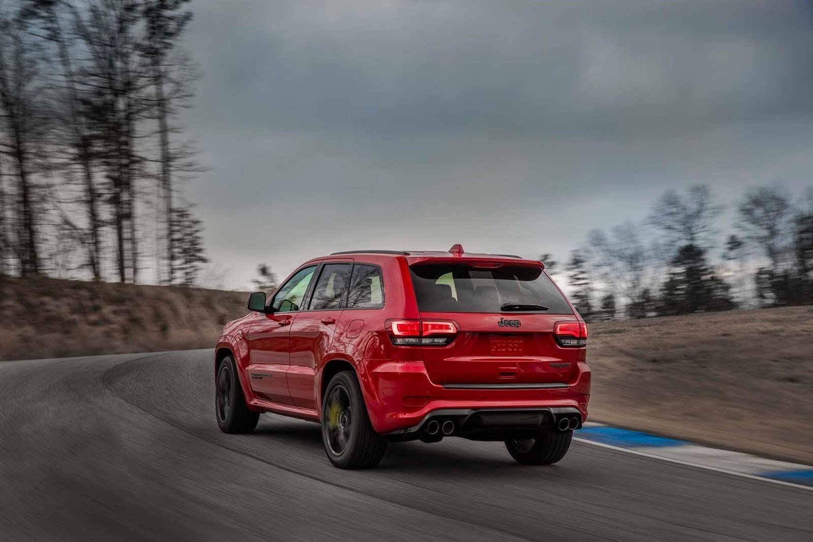 Jeep Grand Cherokee Trackhawk: motor V8 y más de 700 CV para un SUV muy bestia