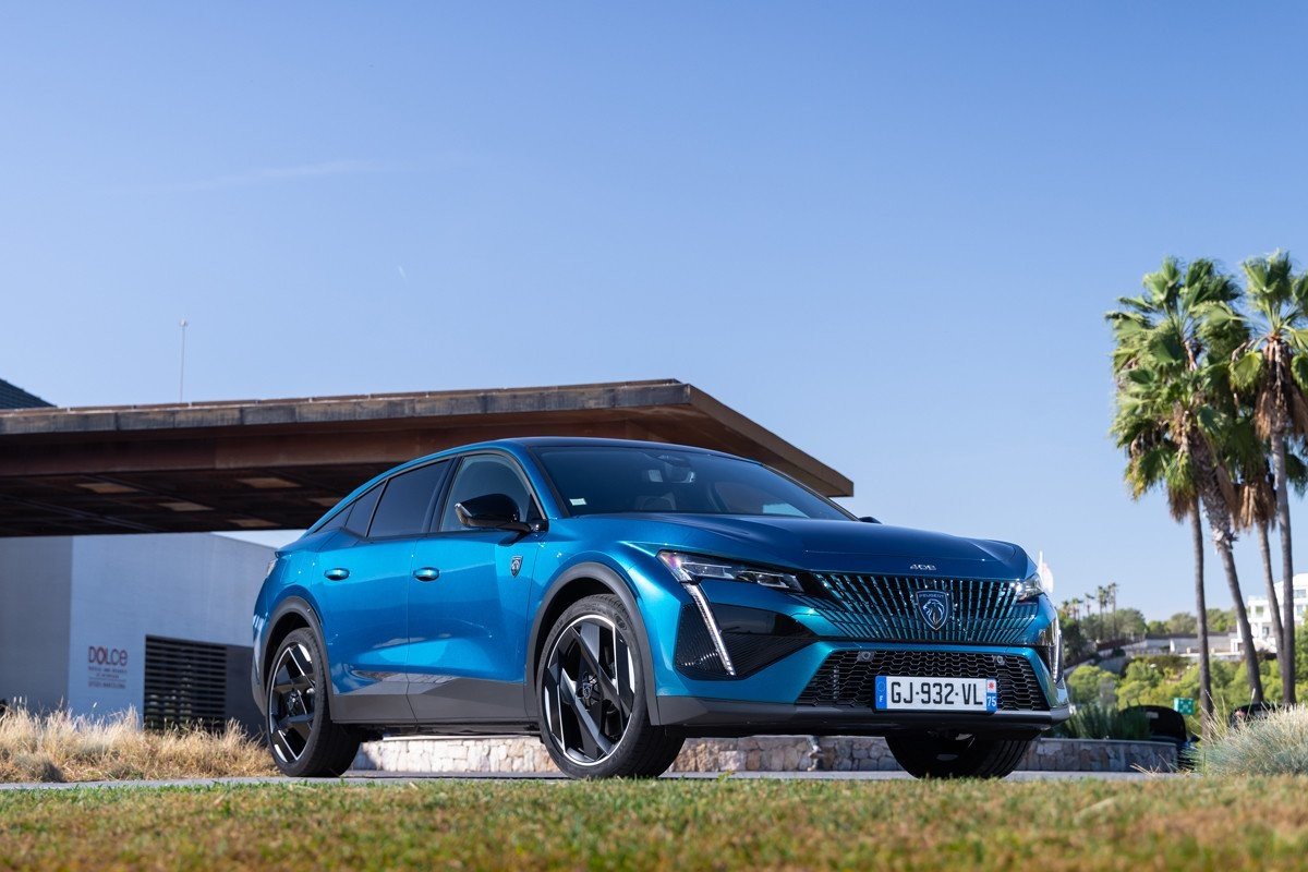 El Peugeot 408 y la Yamaha TMax mejor coche y moto del año en internet