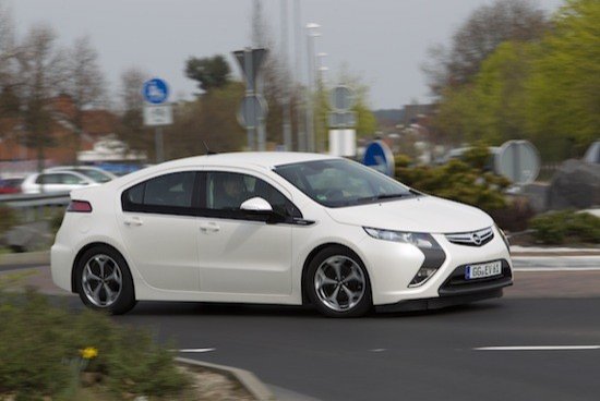 Comparativa: Opel Ampera vs Toyota Prius