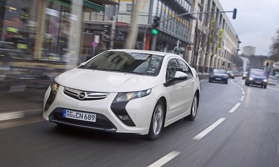 Comparativa: Opel Ampera vs Toyota Prius