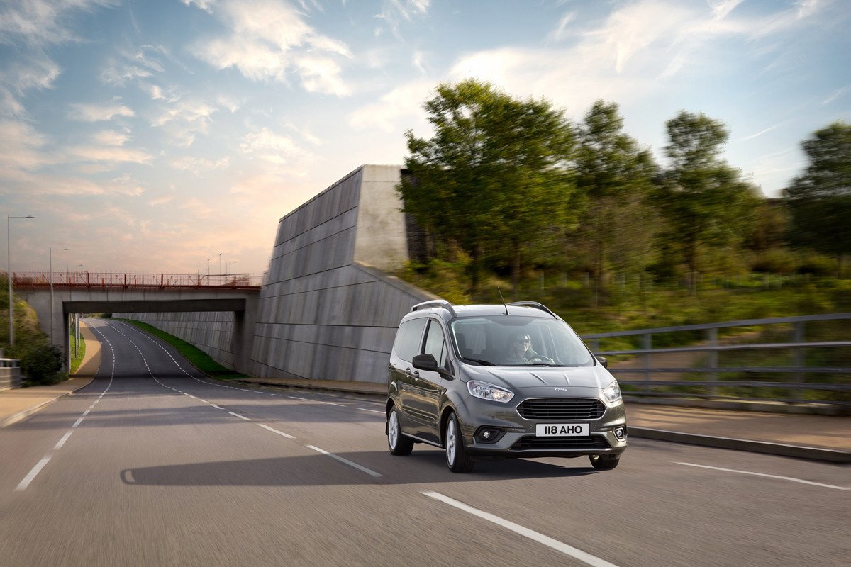 Ford actualiza sus Tourneo Connect y Courier